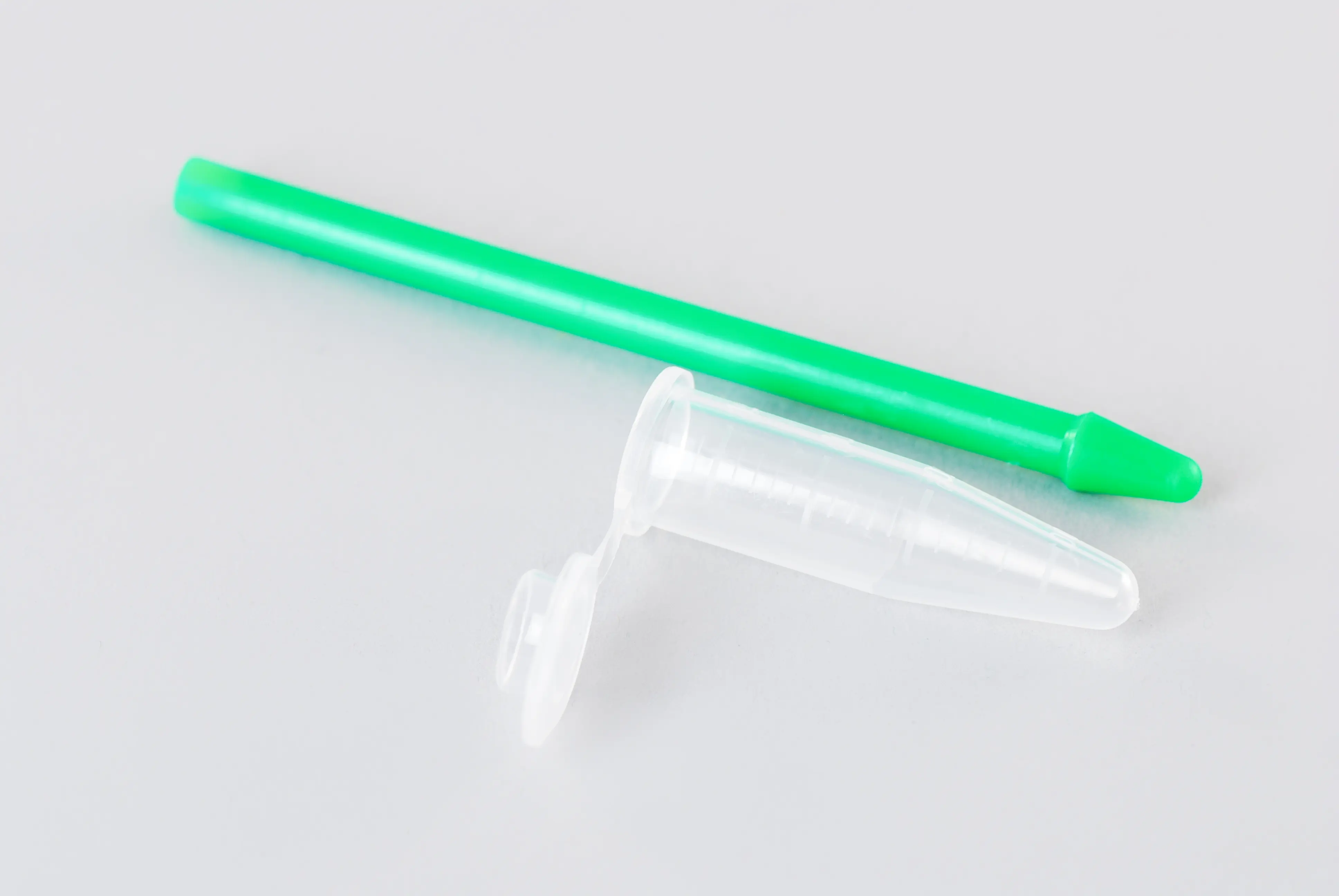 Grüne Pistille und 1,5 ml Röhrchen, 100 Stück