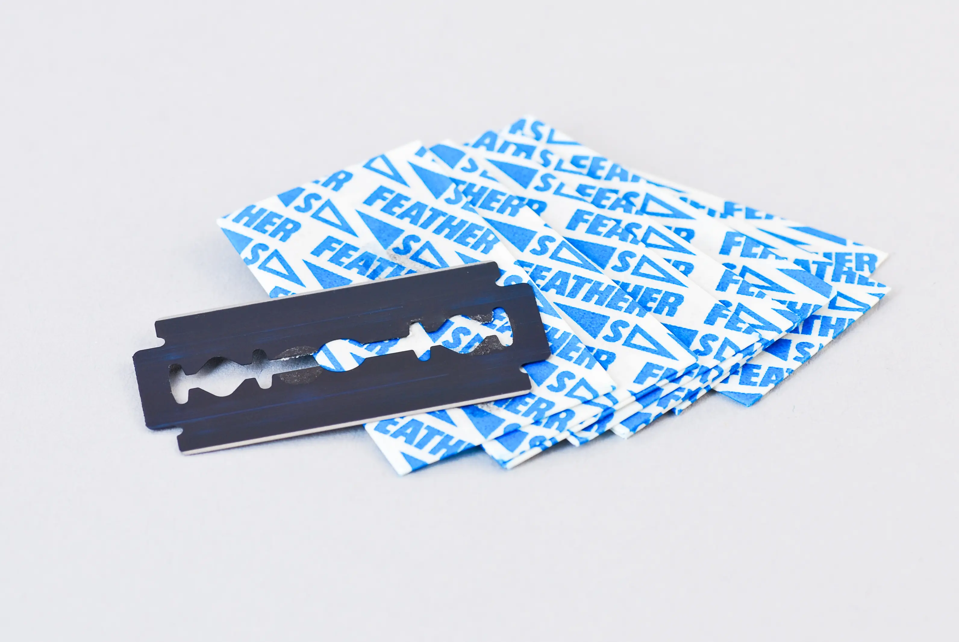 Doppelseitige Rasierklingen, Feather®, Carbonstahl