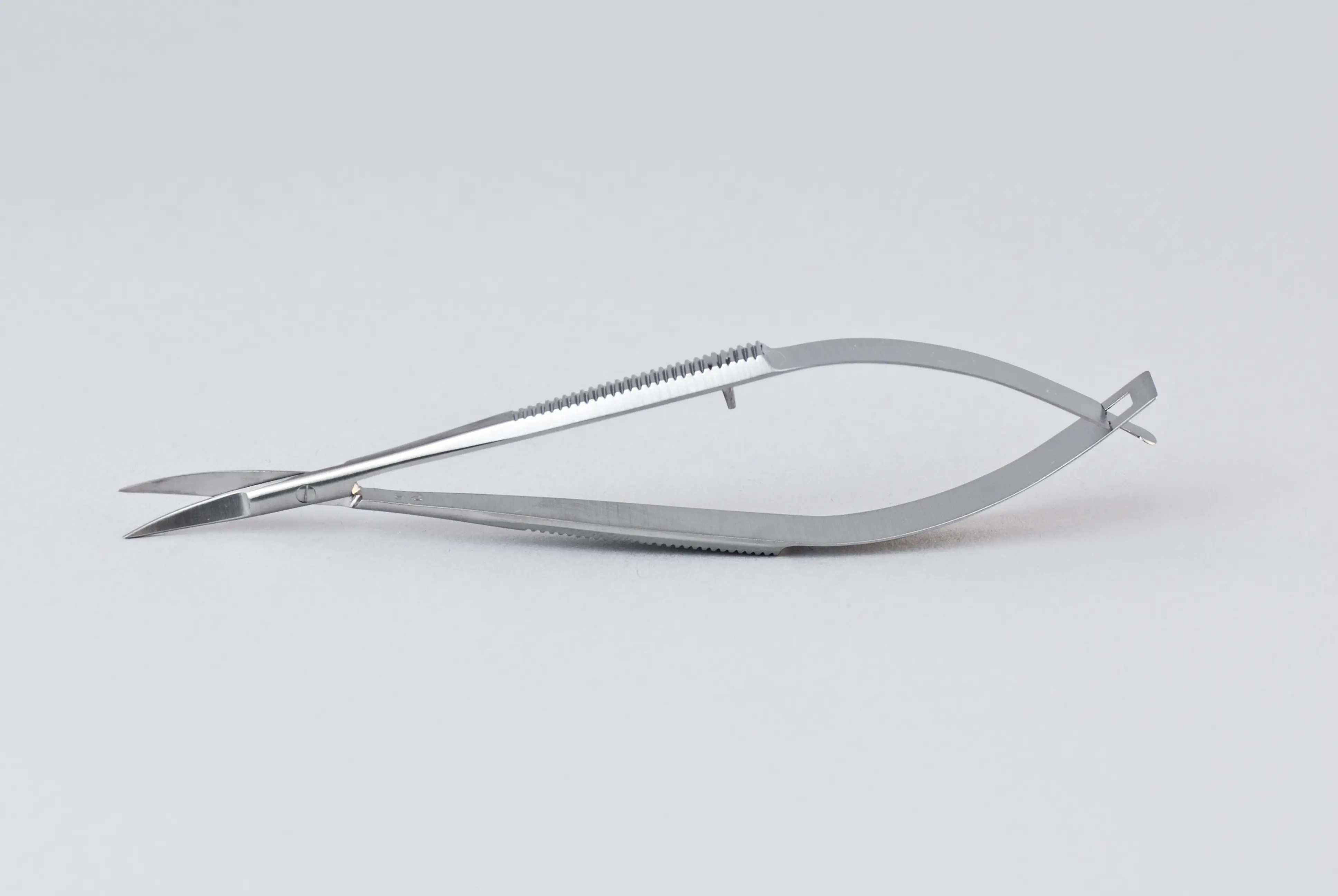 Micropoint™ Mikro Schere, Vannas, 3mm Schneide, gewinkelt, 1 Stück